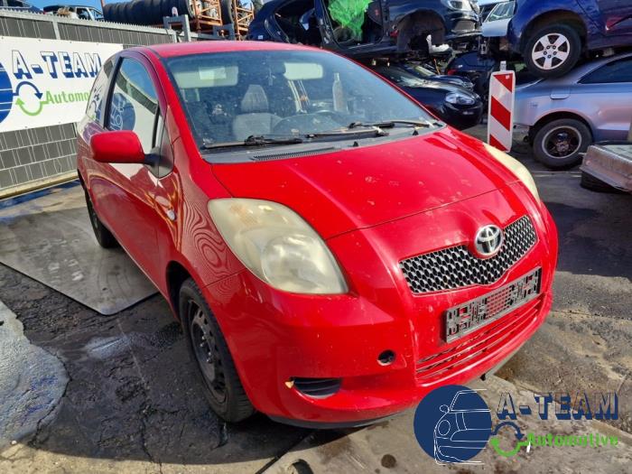 Toyota Yaris II 1.3 16V VVT-i Vehículo de desguace (2007, Rojo)