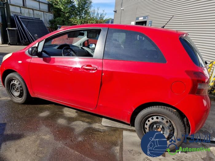 Toyota Yaris II 1.3 16V VVT-i Vehículo de desguace (2007, Rojo)