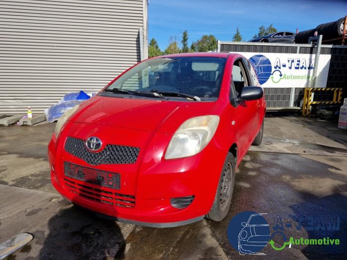 Toyota Yaris II 1.3 16V VVT-i Vehículo de desguace (2007, Rojo)