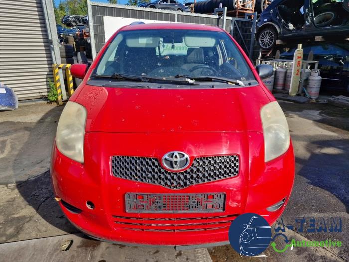 Toyota Yaris II 1.3 16V VVT-i Vehículo de desguace (2007, Rojo)