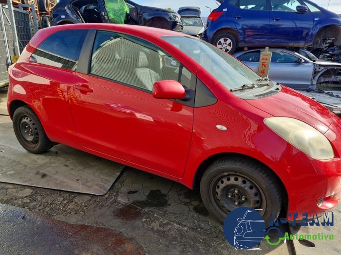 Toyota Yaris II 1.3 16V VVT-i Vehículo de desguace (2007, Rojo)