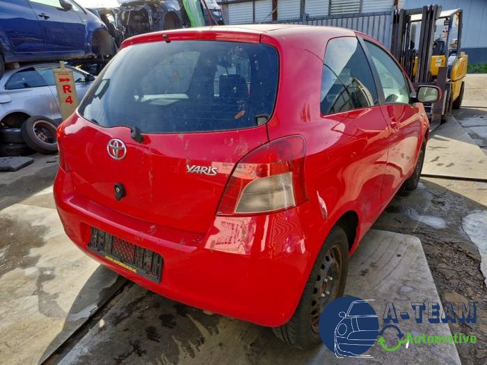 Toyota Yaris II 1.3 16V VVT-i Vehículo de desguace (2007, Rojo)