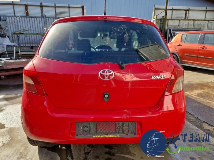 Toyota Yaris II 1.3 16V VVT-i Vehículo de desguace (2007, Rojo)