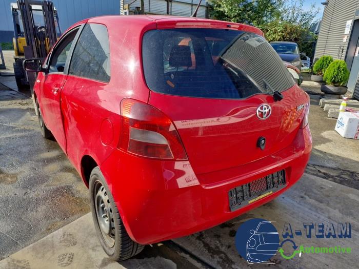 Toyota Yaris II 1.3 16V VVT-i Vehículo de desguace (2007, Rojo)