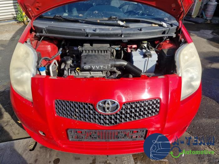 Toyota Yaris II 1.3 16V VVT-i Vehículo de desguace (2007, Rojo)