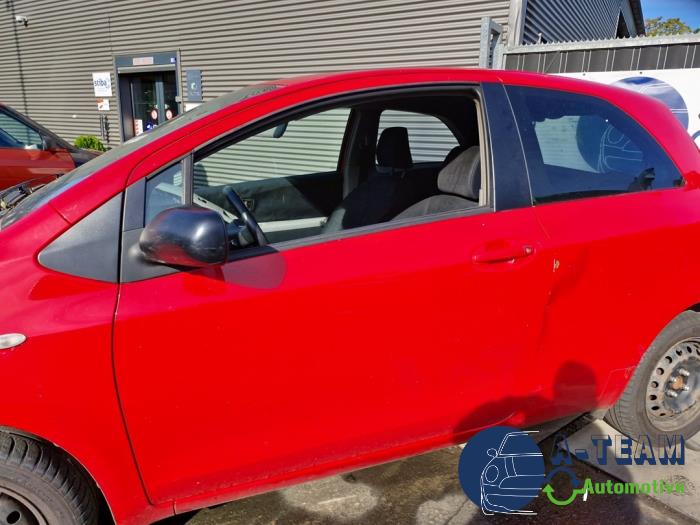 Toyota Yaris II 1.3 16V VVT-i Vehículo de desguace (2007, Rojo)