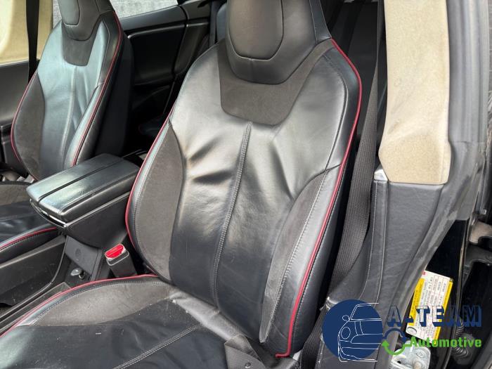 Tesla Model S 85 Schrottauto (2013, Schwarz)