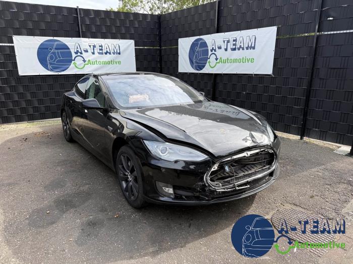 Tesla Model S 85 Schrottauto (2013, Schwarz)