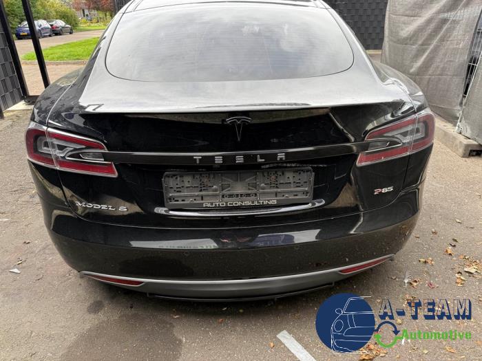 Tesla Model S 85 Schrottauto (2013, Schwarz)