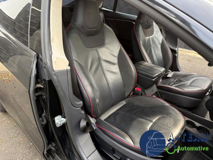 Tesla Model S 85 Schrottauto (2013, Schwarz)