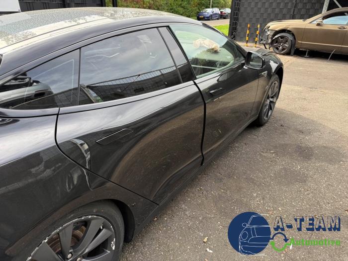 Tesla Model S 85 Schrottauto (2013, Schwarz)