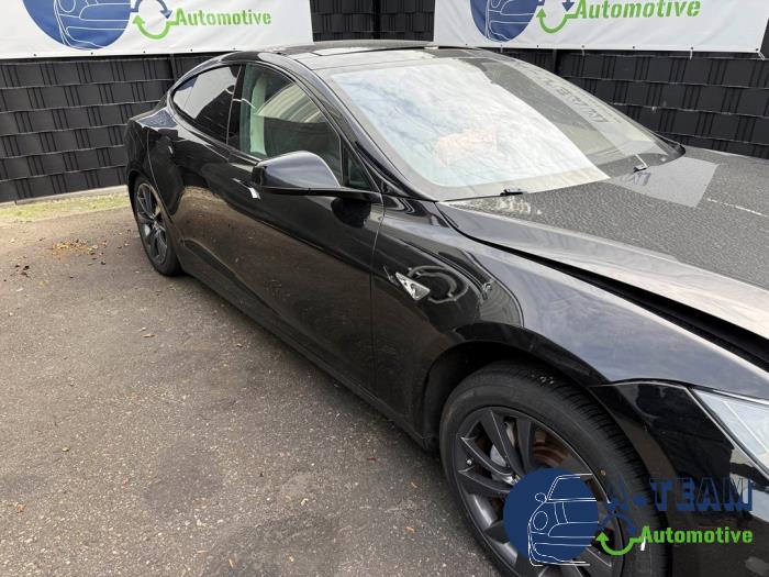 Tesla Model S 85 Schrottauto (2013, Schwarz)