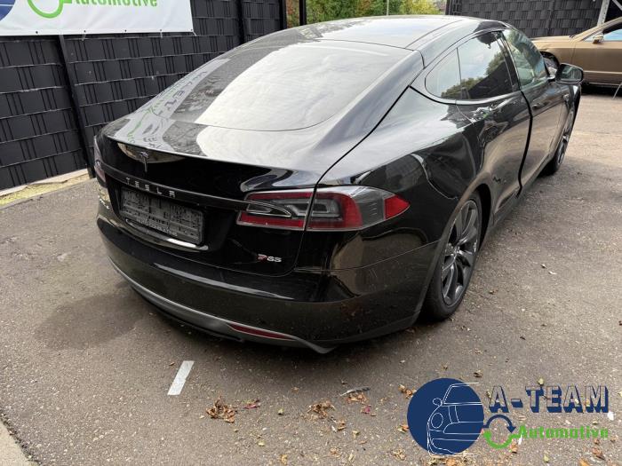 Tesla Model S 85 Schrottauto (2013, Schwarz)