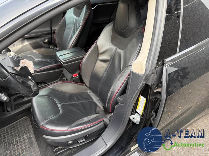 Tesla Model S 85 Schrottauto (2013, Schwarz)