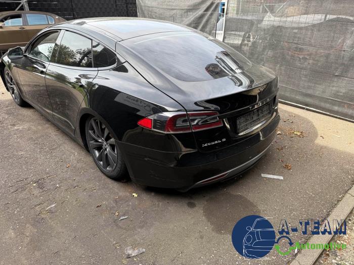 Tesla Model S 85 Schrottauto (2013, Schwarz)