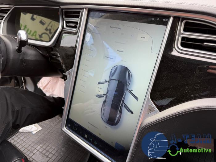 Tesla Model S 85 Schrottauto (2013, Schwarz)