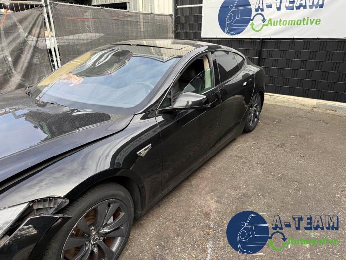 Tesla Model S 85 Schrottauto (2013, Schwarz)