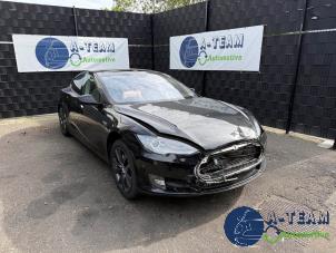 Tesla Model S 85  (Skrot)
