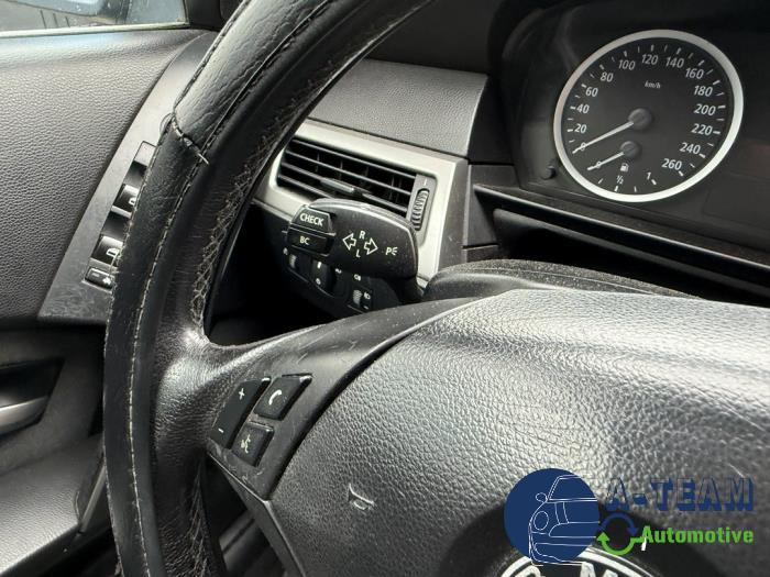 BMW 5-Serie 02- Vehículo de desguace (2004, Metálico, Negro, Azul zafiro, Zafiro negro)