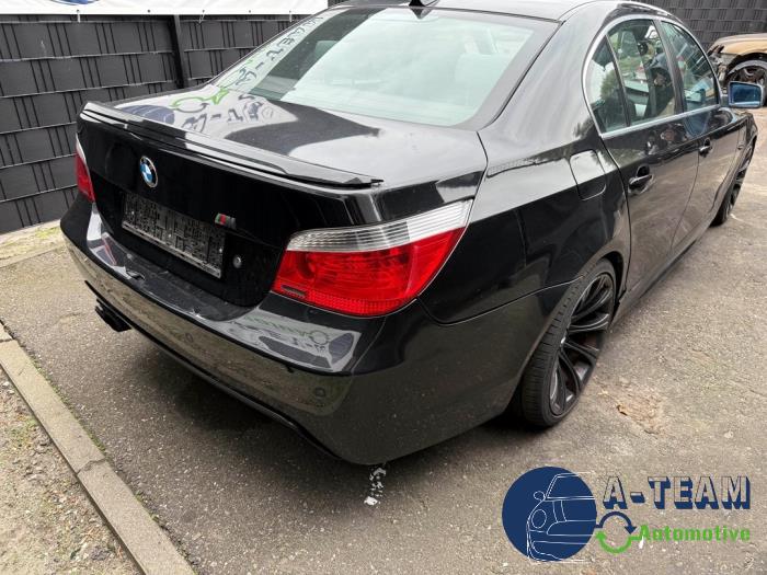 BMW 5-Serie 02- Vehículo de desguace (2004, Metálico, Negro, Azul zafiro, Zafiro negro)