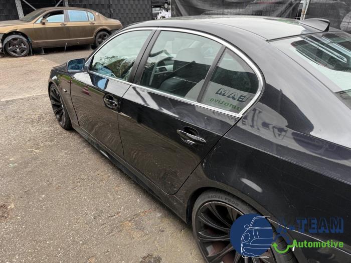 BMW 5-Serie 02- Vehículo de desguace (2004, Metálico, Negro, Azul zafiro, Zafiro negro)