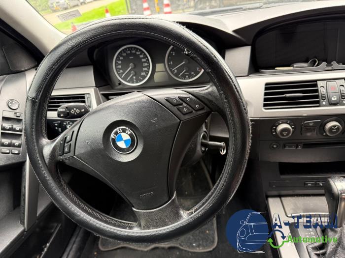 BMW 5-Serie 02- Vehículo de desguace (2004, Metálico, Negro, Azul zafiro, Zafiro negro)