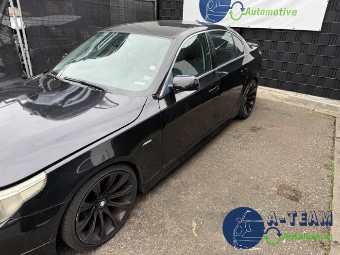 BMW 5-Serie 02- Vehículo de desguace (2004, Metálico, Negro, Azul zafiro, Zafiro negro)
