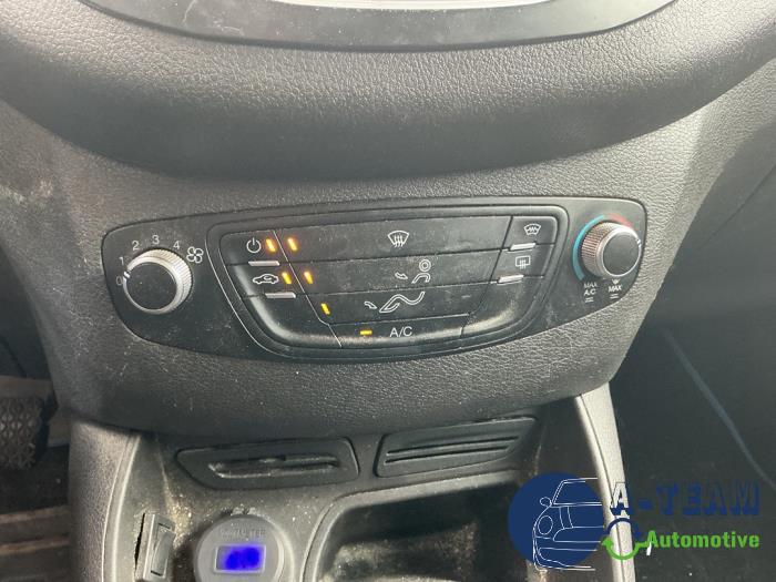 Ford Transit Courier 1.5 TDCi 75 Épave (2016, Métallisé, Argenté)
