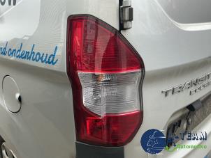 Ford Transit Courier 1.5 TDCi 75 Épave (2016, Métallisé, Argenté)
