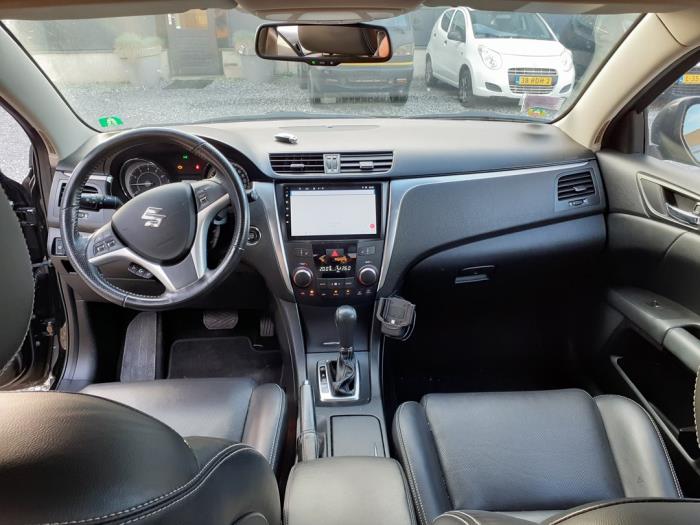 Suzuki Kizashi 2.4 16V 4x4 Samochód złomowany (2011, Czarny)