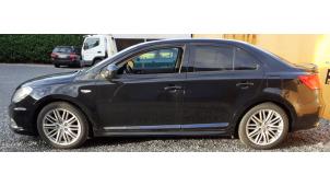 Suzuki Kizashi 2.4 16V 4x4 Samochód złomowany (2011, Czarny)