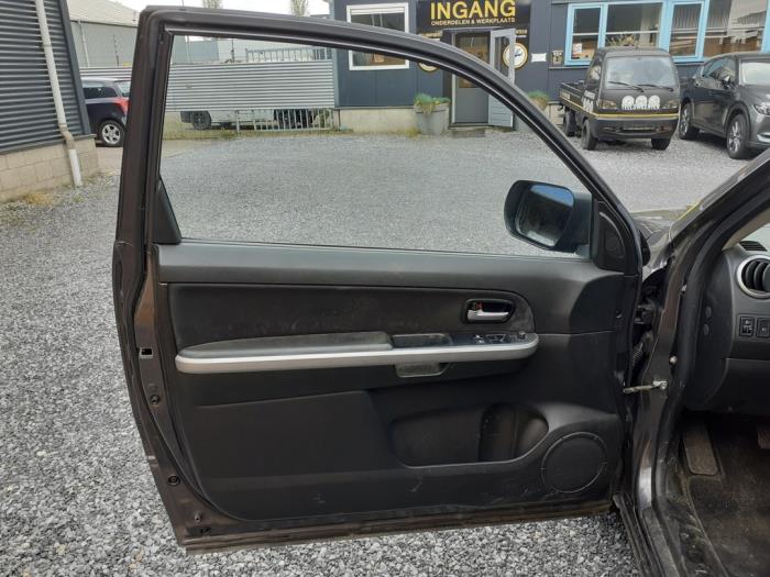 Suzuki Grand Vitara II 2.4 16V Épave (2008, Gris)