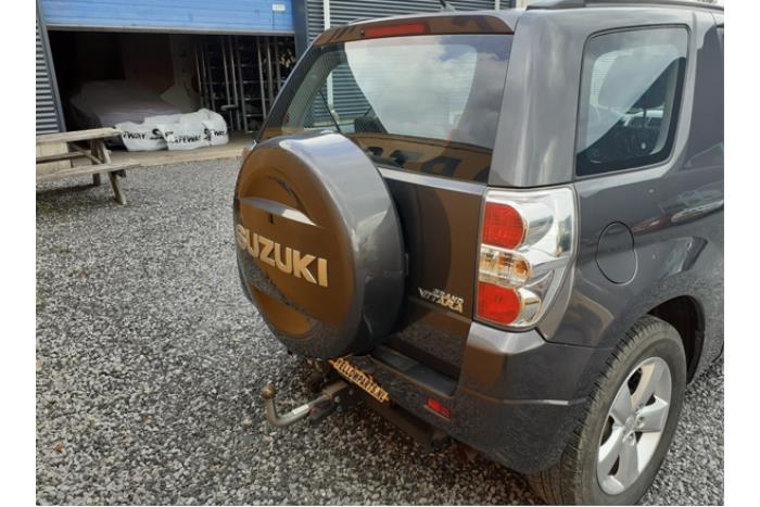 Suzuki Grand Vitara II 2.4 16V Épave (2008, Gris)