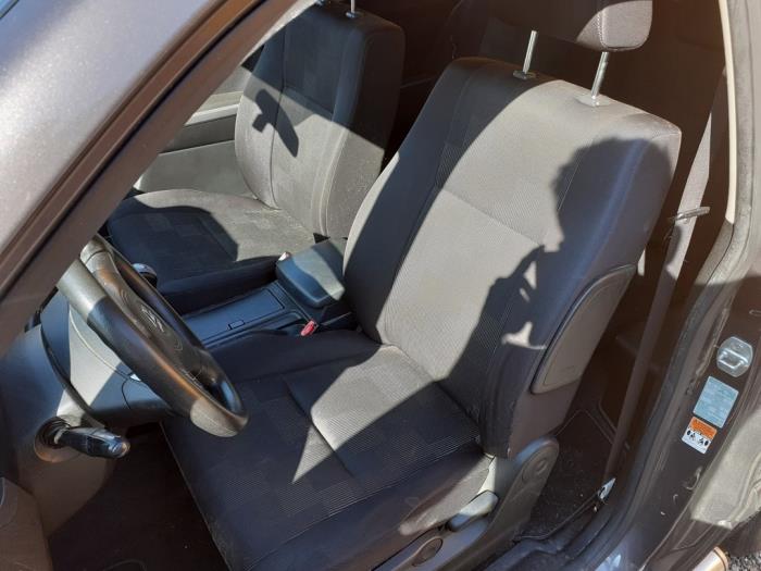 Suzuki Grand Vitara II 2.4 16V Skrotfordon (2008, GRIJS)