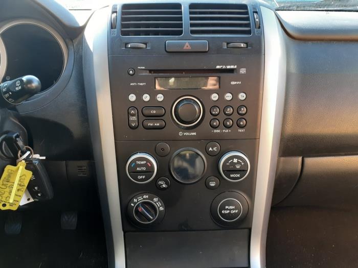 Suzuki Grand Vitara II 2.4 16V Skrotfordon (2008, GRIJS)