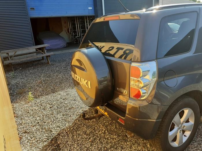 Suzuki Grand Vitara II 2.4 16V Skrotfordon (2008, GRIJS)