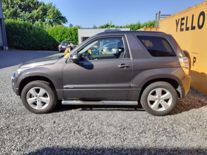 Suzuki Grand Vitara II 2.4 16V Skrotfordon (2008, GRIJS)