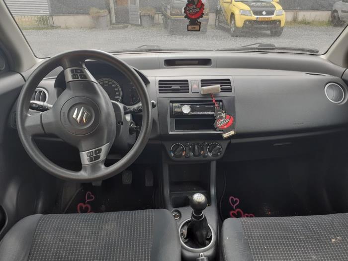 Suzuki Swift 1.3 VVT 16V Épave (2005, Bleu)