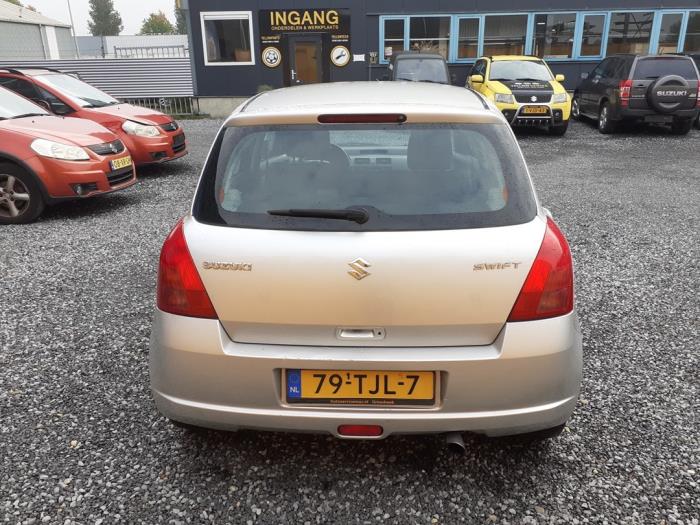 Suzuki Swift 1.3 VVT 16V Schrottauto (2005, Grau)