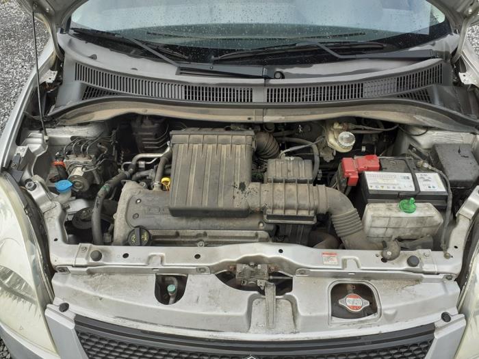 Suzuki Swift 1.3 VVT 16V Schrottauto (2005, Grau)