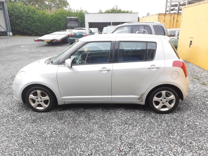 Suzuki Swift 1.3 VVT 16V Schrottauto (2005, Grau)