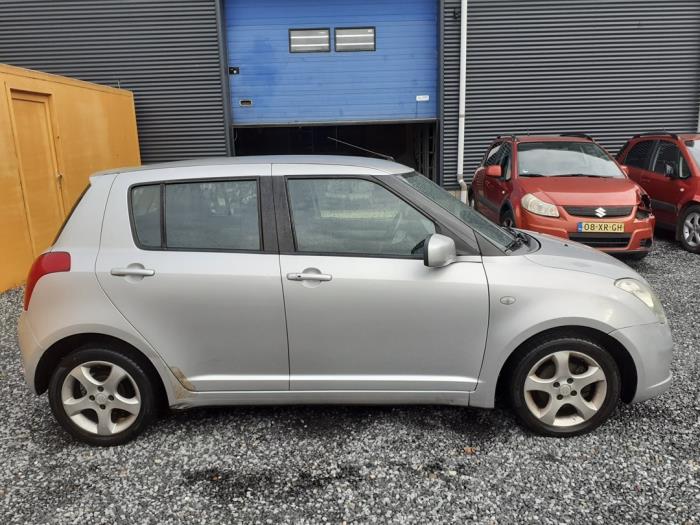 Suzuki Swift 1.3 VVT 16V Schrottauto (2005, Grau)