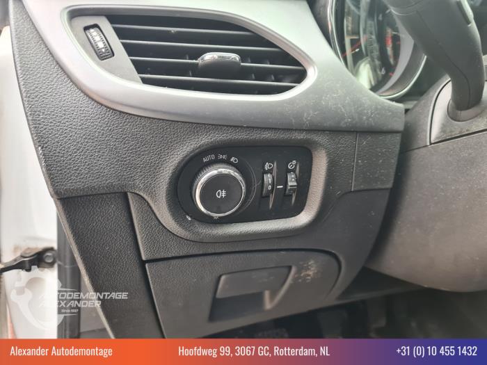 Opel Astra K 1.6 CDTI 110 16V Vehículo de desguace (2017, Blanco)