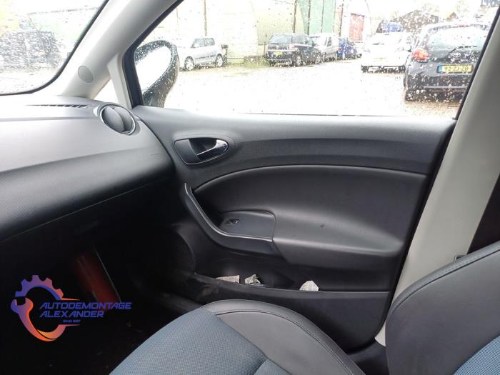 Seat Ibiza IV 1.6 TDI 90 Samochód złomowany (2013, Czarny)