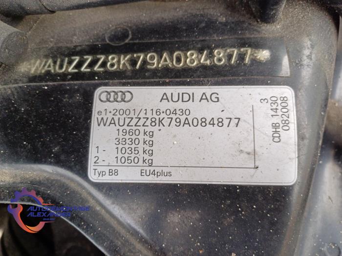 Audi A4 1.8 TFSI 16V Samochód złomowany (2008, Czarny)