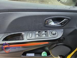 Renault Clio IV 1.6 Turbo 16V RS 200 EDC Samochód złomowany (2013, Zólty)