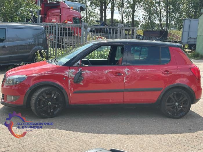 Skoda Fabia II 1.6 TDI 16V 105 Vehículo de desguace (2013, Rojo)