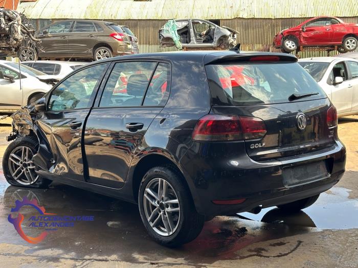Volkswagen Golf VI 1.6 TDI 16V Skrotfordon (2011, ZWART)