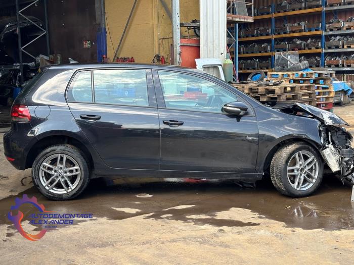 Volkswagen Golf VI 1.6 TDI 16V Skrotfordon (2011, ZWART)