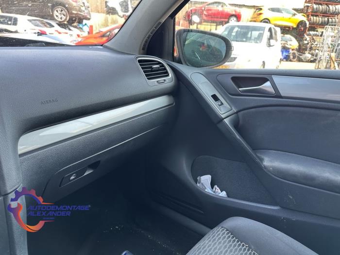 Volkswagen Golf VI 1.6 TDI 16V Skrotfordon (2011, ZWART)